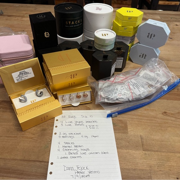 Elegant Silver Women's Ring - Picture 1 of 2